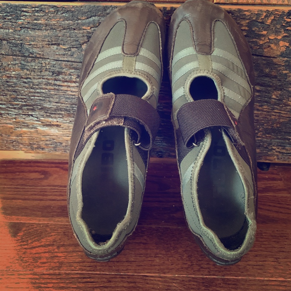 Tsubo wedge running shoes